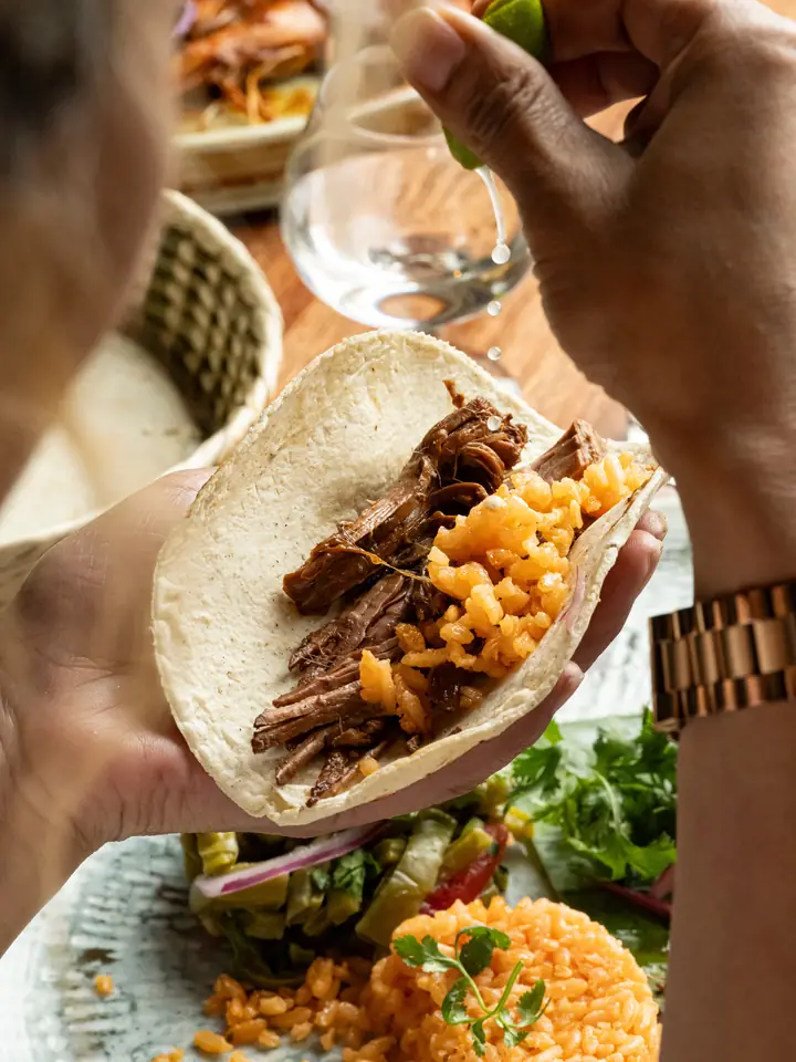 Taco con arroz a la mexicana